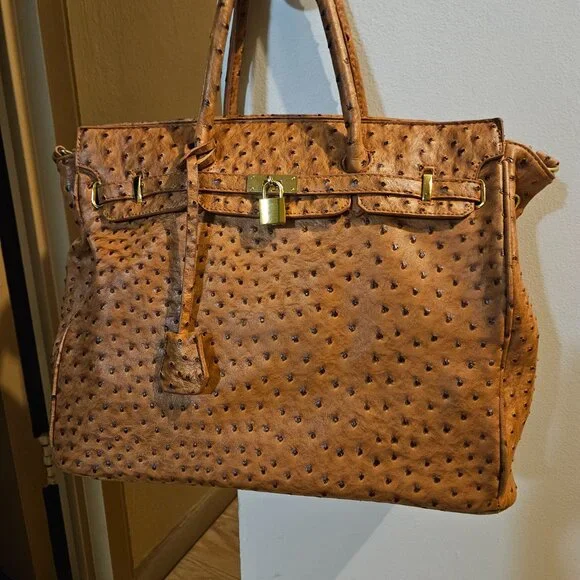 Large Ostrich Designer Inspired Bag 👜 - Picture 6 of 9